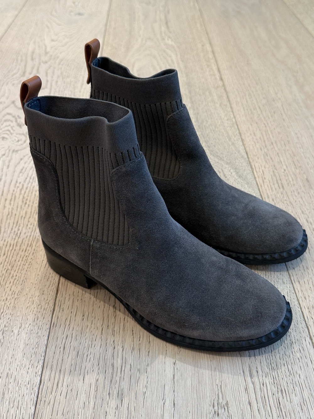 Gentle Souls by Kenneth Cole Best Chelsea Bootie in Charcoal Gray Suede Size 7